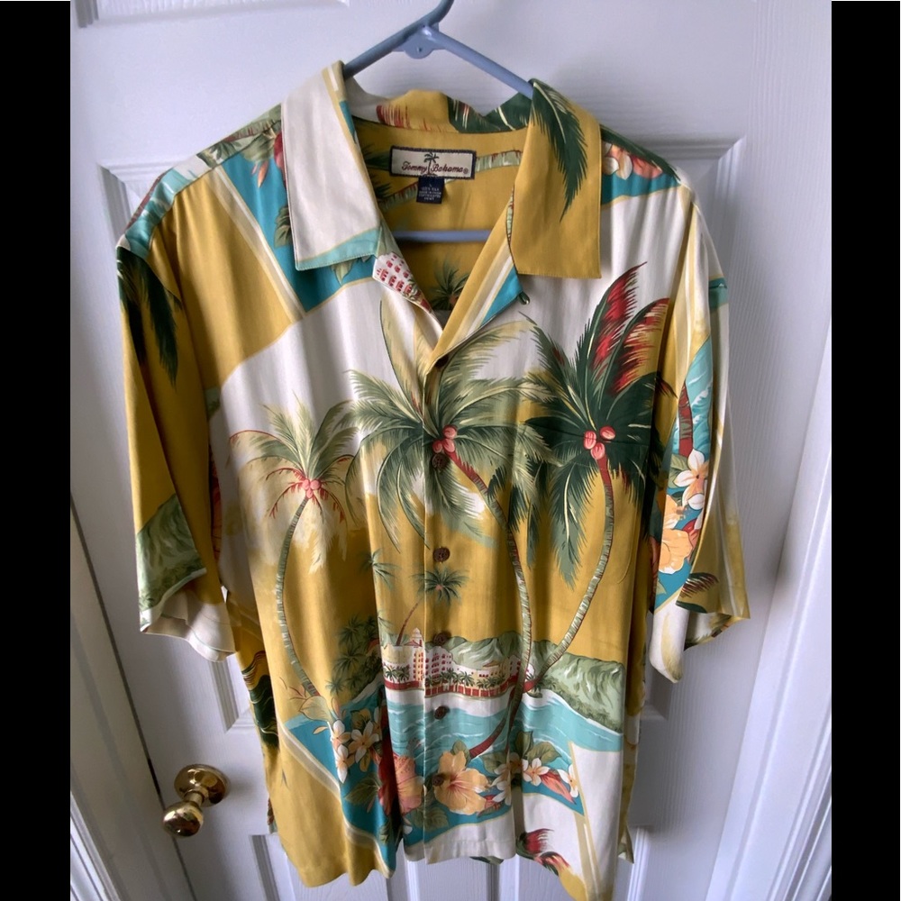 Tommy Bahama Large men’s silk Aloha print shirt